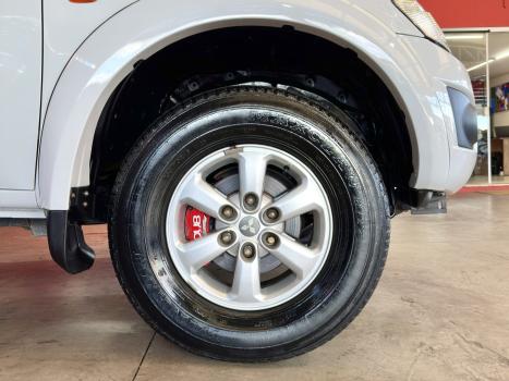 MITSUBISHI L 200 Triton 2.4 16V FLEX HLS CABINE DUPLA, Foto 6