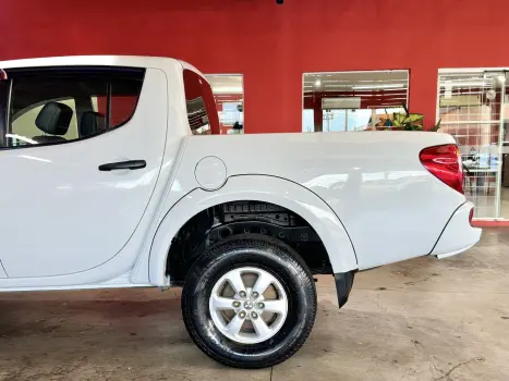 MITSUBISHI L 200 Triton 2.4 16V FLEX HLS CABINE DUPLA, Foto 16