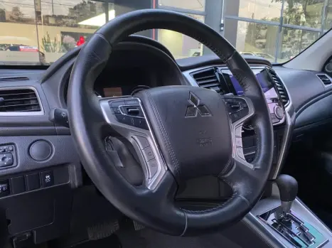 MITSUBISHI L 200 Triton 2.4 16V SPORT HPE 4X4 CABINE DUPLA TURBO DIESEL AUTOM�TICO, Foto 10