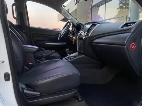 MITSUBISHI L 200 Triton 2.4 16V SPORT HPE 4X4 CABINE DUPLA TURBO DIESEL AUTOM�TICO, Foto 15