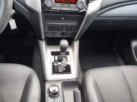 MITSUBISHI L 200 Triton 2.4 16V SPORT HPE 4X4 CABINE DUPLA TURBO DIESEL AUTOM�TICO, Foto 11