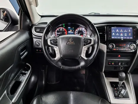 MITSUBISHI L 200 Triton 2.4 16V SPORT HPE-S 4X4 CABINE DUPLA TURBO DIESEL AUTOM�TICO, Foto 14