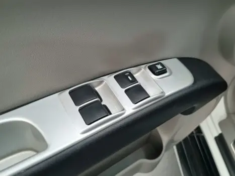 MITSUBISHI L 200 Triton 2.4 16V FLEX HLS CABINE DUPLA, Foto 9