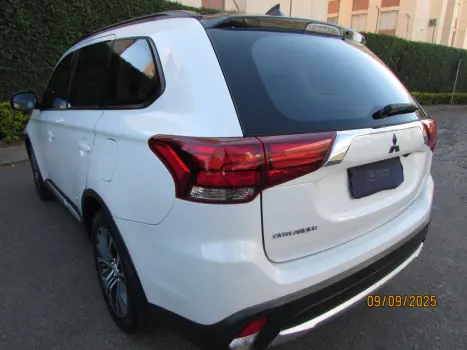 MITSUBISHI Outlander 2.0 16V 4P AUTOMÁTICO, Foto 3 MITSUBISHI Outlander 2.0 16V 4P AUTOMÁTICO, Foto 3