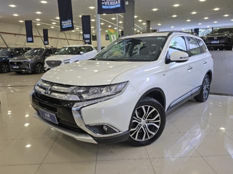 MITSUBISHI Outlander 3.0 V6 24V 4P GT 4X4 AUTOM�TICO, Foto 3