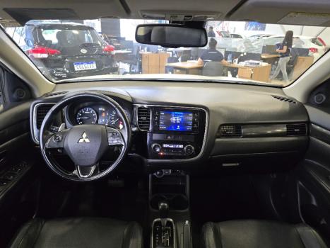 MITSUBISHI Outlander 3.0 V6 24V 4P GT 4X4 AUTOM�TICO, Foto 7