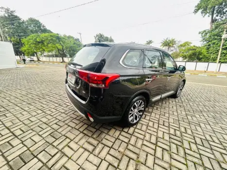 MITSUBISHI Outlander 3.0 V6 24V 4P GT 4X4 AUTOM�TICO, Foto 6