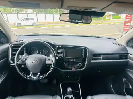 MITSUBISHI Outlander 3.0 V6 24V 4P GT 4X4 AUTOM�TICO, Foto 7