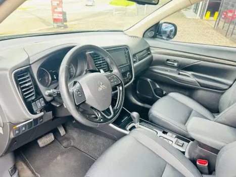 MITSUBISHI Outlander 3.0 V6 24V 4P GT 4X4 AUTOM�TICO, Foto 8