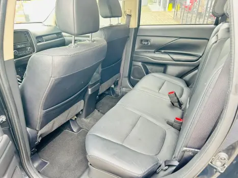 MITSUBISHI Outlander 3.0 V6 24V 4P GT 4X4 AUTOM�TICO, Foto 9