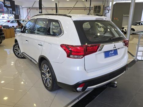 MITSUBISHI Outlander 3.0 V6 24V 4P GT 4X4 AUTOM�TICO, Foto 4