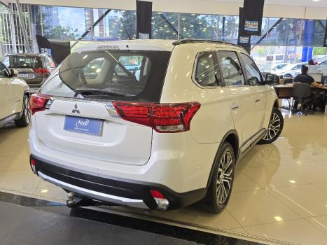 MITSUBISHI Outlander 3.0 V6 24V 4P GT 4X4 AUTOM�TICO, Foto 6