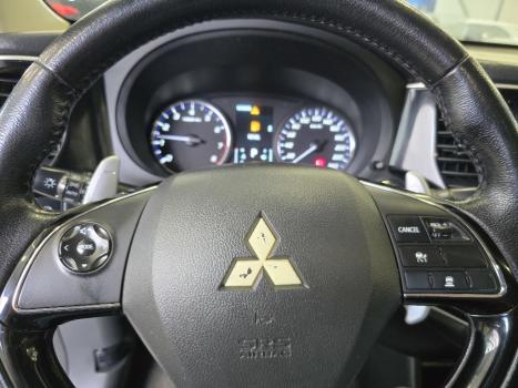 MITSUBISHI Outlander 3.0 V6 24V 4P GT 4X4 AUTOM�TICO, Foto 11