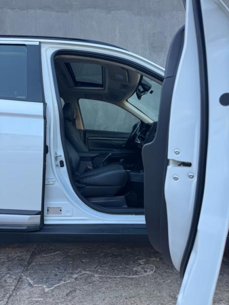 MITSUBISHI Outlander 2.0 16V 4P AUTOM�TICO, Foto 7