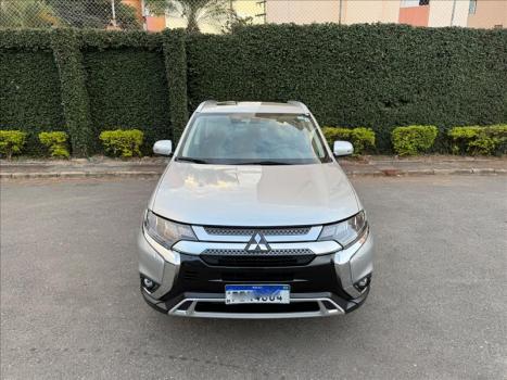 MITSUBISHI Outlander 3.0 V6 24V 4P HPE-S AWD 7 LUGARES AUTOM�TICO, Foto 2