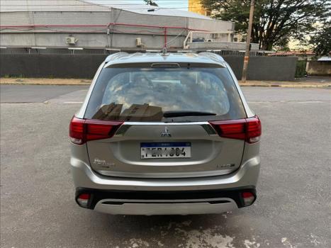 MITSUBISHI Outlander 3.0 V6 24V 4P HPE-S AWD 7 LUGARES AUTOM�TICO, Foto 4