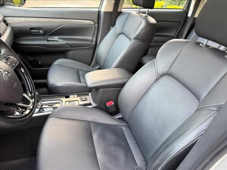 MITSUBISHI Outlander 3.0 V6 24V 4P HPE-S AWD 7 LUGARES AUTOM�TICO, Foto 5