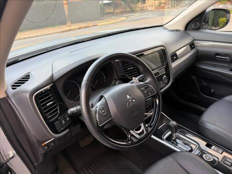 MITSUBISHI Outlander 3.0 V6 24V 4P HPE-S AWD 7 LUGARES AUTOM�TICO, Foto 6