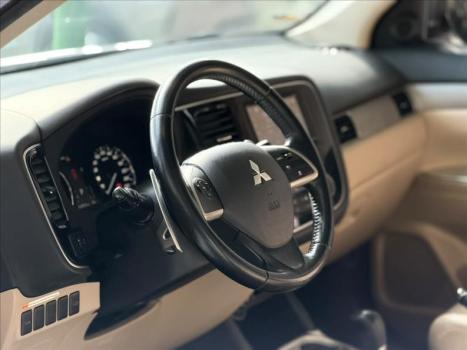 MITSUBISHI Outlander 3.0 V6 24V 4P GT 4X4 AUTOMÁTICO, Foto 4