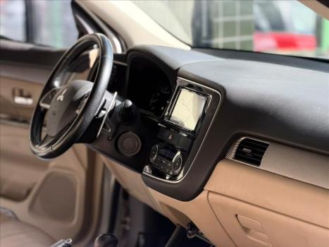 MITSUBISHI Outlander 3.0 V6 24V 4P GT 4X4 AUTOMÁTICO, Foto 5