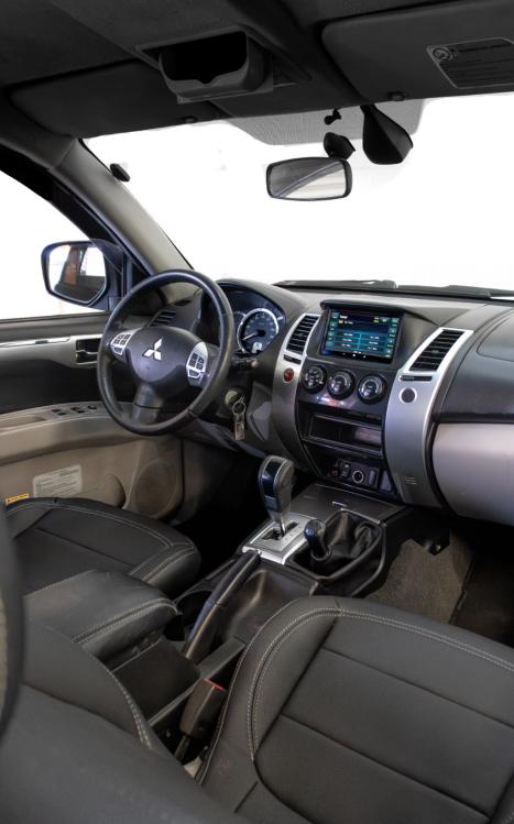 MITSUBISHI Pajero 3.5 V6 24V 4P FLEX HPE 4X4 AUTOMÁTICO, Foto 5