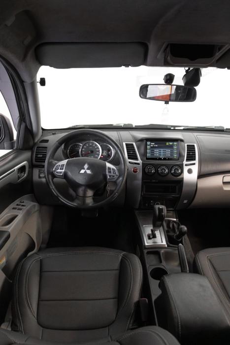 MITSUBISHI Pajero 3.5 V6 24V 4P FLEX HPE 4X4 AUTOMÁTICO, Foto 6