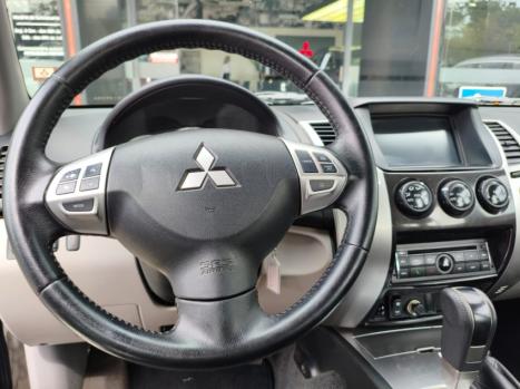 MITSUBISHI Pajero Dakar 3.2 16V 4P HPE S 4X4 TURBO DIESEL INTECOOLER 7 LUGARES AUTOMÁTICO, Foto 8 MITSUBISHI Pajero Dakar 3.2 16V 4P HPE S 4X4 TURBO DIESEL INTECOOLER 7 LUGARES AUTOMÁTICO, Foto 8