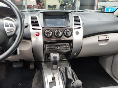 MITSUBISHI Pajero Dakar 3.2 16V 4P HPE S 4X4 TURBO DIESEL INTECOOLER 7 LUGARES AUTOMÁTICO, Foto 10 MITSUBISHI Pajero Dakar 3.2 16V 4P HPE S 4X4 TURBO DIESEL INTECOOLER 7 LUGARES AUTOMÁTICO, Foto 10