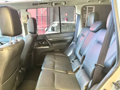 MITSUBISHI Pajero Full 3.2 16V 4P HPE 4X4 TURBO DIESEL AUTOM�TICO, Foto 12