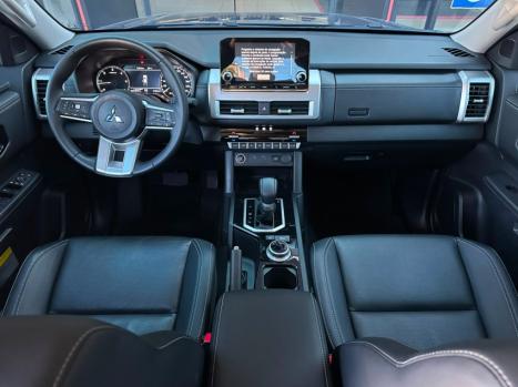 MITSUBISHI Triton 2.4 HPE-S BITURBO DIESEL CABINE DUPLA 4X4 AUTOM�TICO, Foto 12