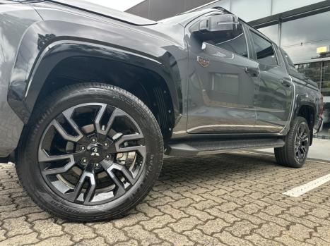 MITSUBISHI Triton 2.4 KATANA BITURBO DIESEL CABINE DUPLA 4X4 AUTOMÁTICO, Foto 2