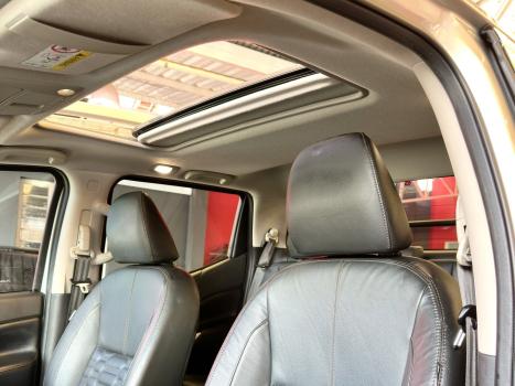 NISSAN Frontier 2.3 16V PLATINUM CABINE DUPLA 4X4 BI-TURBO DIESEL AUTOM�TICO, Foto 3