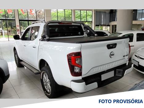 NISSAN Frontier 2.3 16V XE 4X4 CABINE DUPLA BI-TURBO DIESEL AUTOMÁTICO, Foto 4