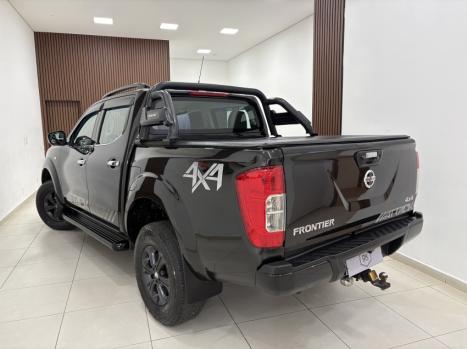 NISSAN Frontier 2.3 16V LE 4X4 CABINE DUPLA BI-TURBO DIESEL AUTOMÁTICO, Foto 4