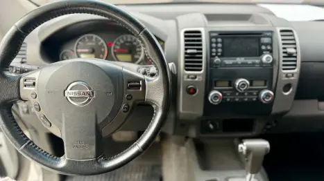 NISSAN Frontier 2.5 SL 10 ANOS 4X4 TURBO DIESEL CABINE DUPLA AUTOMÁTICO, Foto 8
