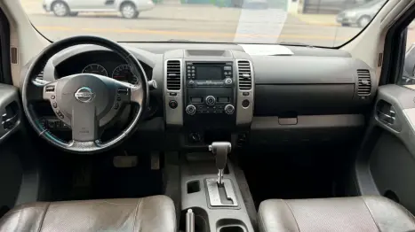 NISSAN Frontier 2.5 SL 10 ANOS 4X4 TURBO DIESEL CABINE DUPLA AUTOMÁTICO, Foto 10