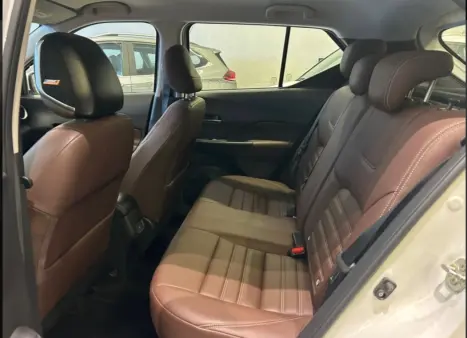 NISSAN Kicks 1.6 16V 4P FLEXSTART EXCLUSIVE XTRONIC AUTOMÁTICO CVT, Foto 10 NISSAN Kicks 1.6 16V 4P FLEXSTART EXCLUSIVE XTRONIC AUTOMÁTICO CVT, Foto 10