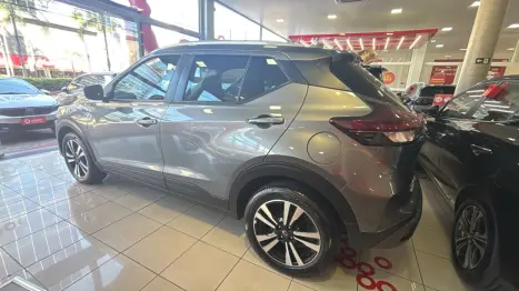 NISSAN Kicks Play 1.6 16V FELXSTART SENSE XTRONIC AUTOM�TICO, Foto 14