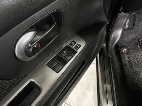 NISSAN Livina 1.8 16V 4P S FLEX AUTOM�TICO, Foto 10