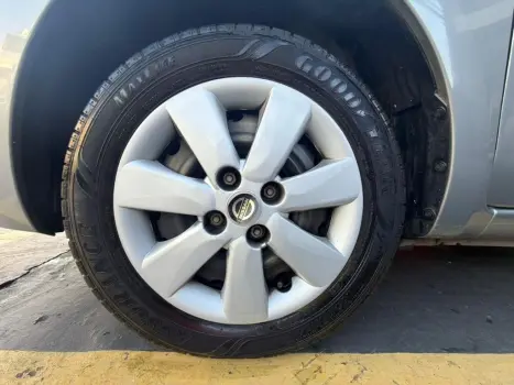 NISSAN March 1.0 12V 4P S FLEX, Foto 15