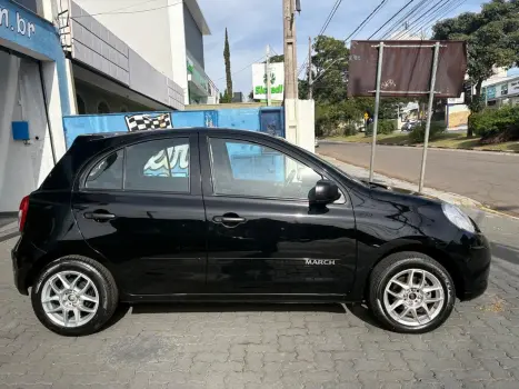 NISSAN March 1.6 16V 4P S FLEX, Foto 2