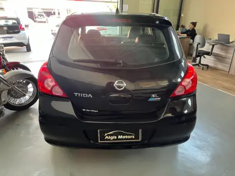 NISSAN Tiida Hatch 1.8 16V 4P SL FLEX AUTOMÁTICO, Foto 5 NISSAN Tiida Hatch 1.8 16V 4P SL FLEX AUTOMÁTICO, Foto 5