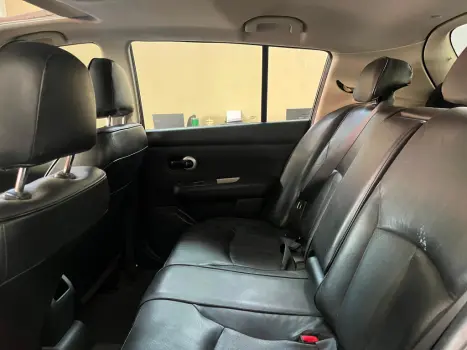 NISSAN Tiida Hatch 1.8 16V 4P SL FLEX AUTOMÁTICO, Foto 13 NISSAN Tiida Hatch 1.8 16V 4P SL FLEX AUTOMÁTICO, Foto 13