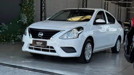 NISSAN Versa Sedan 1.6 16V 4P FLEX SV, Foto 1