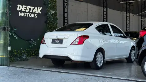 NISSAN Versa Sedan 1.6 16V 4P FLEX SV, Foto 2