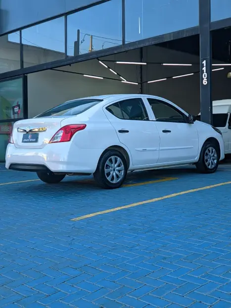 NISSAN Versa Sedan 1.0 12V 4P FLEX V-DRIVE, Foto 4