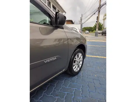 NISSAN Versa Sedan , Foto 8