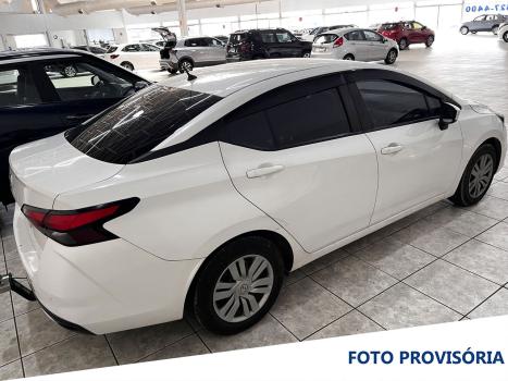 NISSAN Versa Sedan , Foto 3