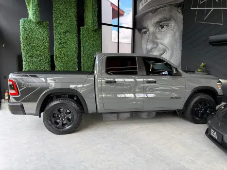 RAM 1500 5.7 V8 REBEL CABINE DUPLA 4X4 AUTOM�TICO, Foto 12