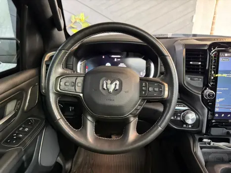 RAM 1500 5.7 V8 REBEL CABINE DUPLA 4X4 AUTOM�TICO, Foto 17
